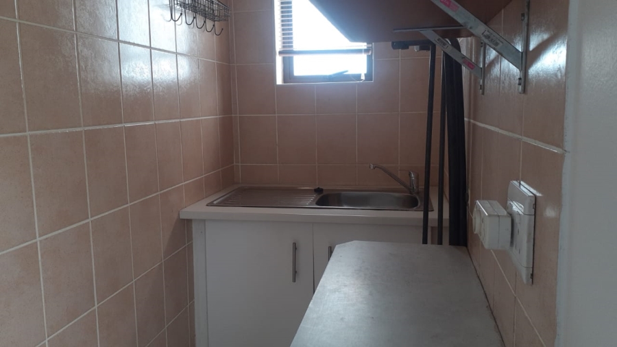 To Let 2 Bedroom Property for Rent in Wavecrest Eastern Cape